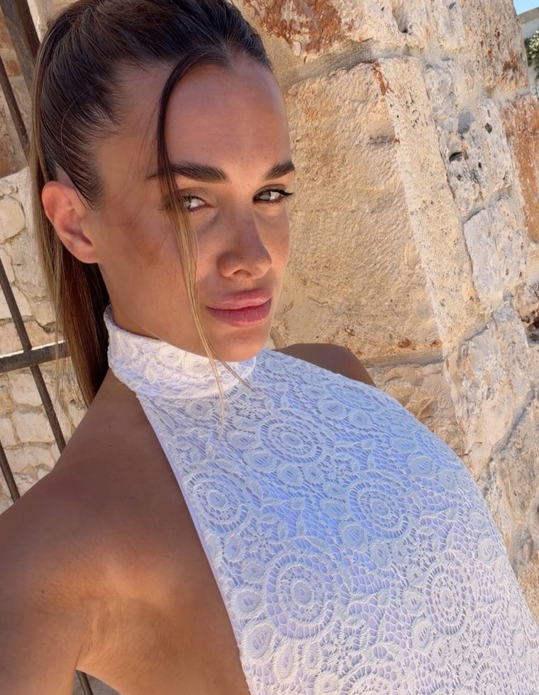 La influencer optó por un beauty look minimalista. La influencer optó por un beauty look minimalista.