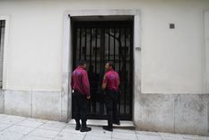La Policía, este miércoles, en el edificio en el que cayó y murió la joven brasileña Foto: Télam La Policía, este miércoles, en el edificio en el que cayó y murió la joven brasileña Foto: Télam