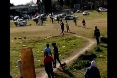 Una captura de uno de los videos que se viralizó del picadito que terminó en una batalla campal