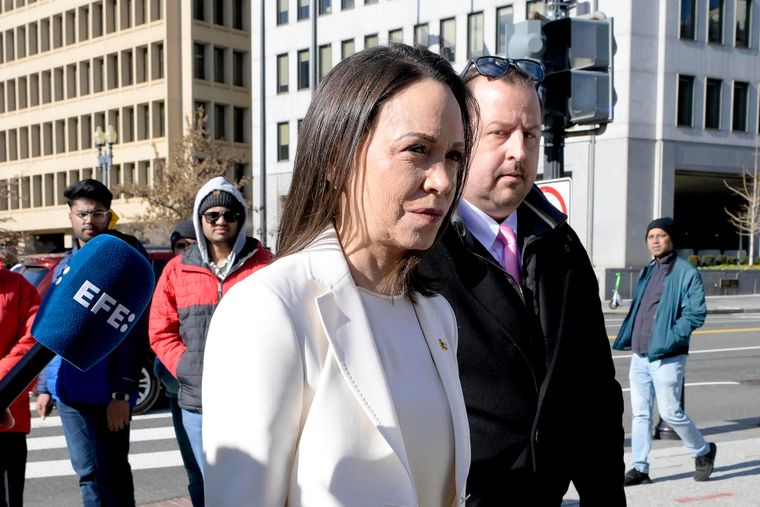 María Corina Machado llega a Washigton para mantener un almuerzo con el presidente de Estados Unidos, Donald Trump, en Casa Blanca.