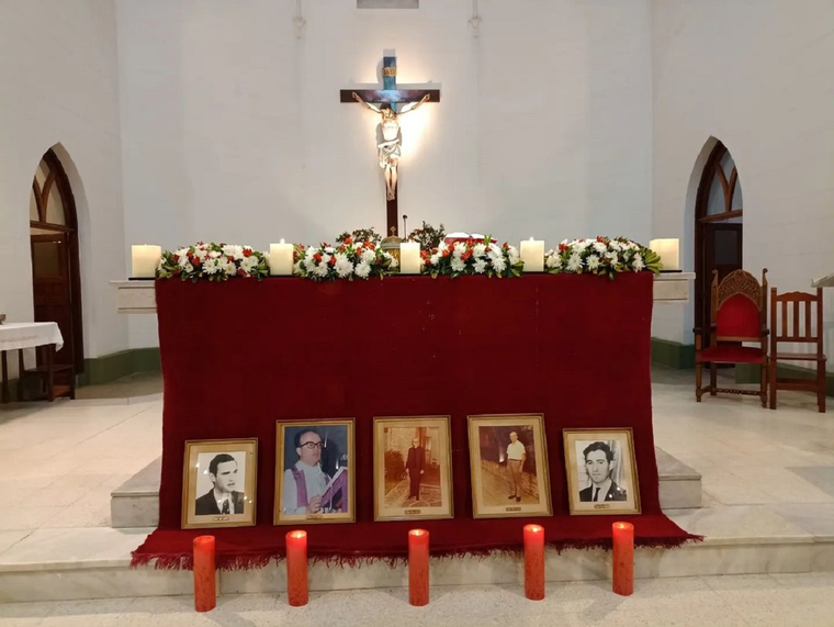 El altar durante una misa por el aniversario de la Masacre de San Patricio. Foto: Instagram: @palotinosxlamemoria