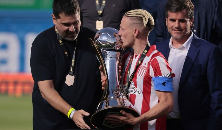 Ascacibar y una fría despedida del Pincha, ya como jugador de Boca.