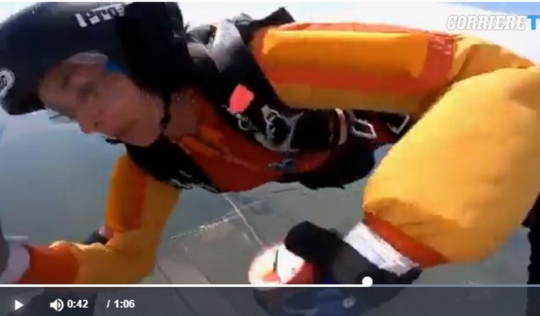 paracaidista Rusia Captura del dramático video filmado en Rusia. Foto: Captura de pantalla.