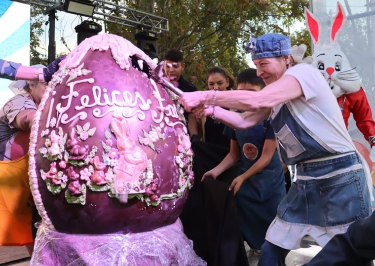 Viviana Valdivieso es la creadora del huevo de 100 kilos. Foto: Municipalidad de Lujan de Cuyo