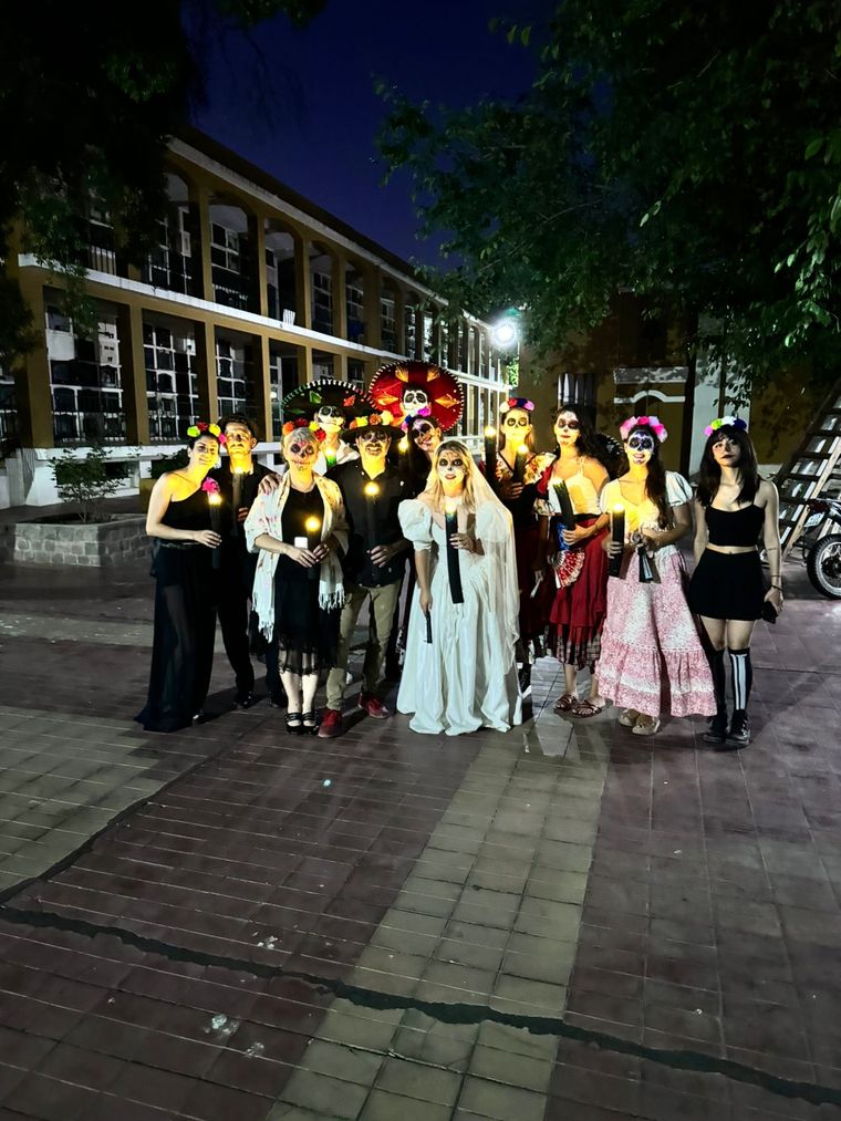 La histórica necrópolis se convirtió en el epicentro de los relatos más apasionantes de Mendoza.