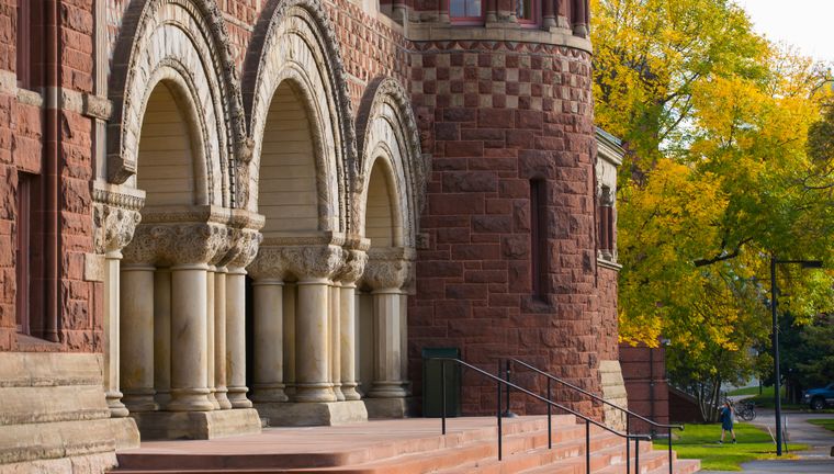 La Universidad de Harvard ve afectado su prestigio por lo ocurrido en la morgue. Foto: harvard.edu