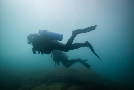 Buceo en Potrerillos, Mendoza Buzos de Aquanautas MDZ exploran las profundidades del dique Potrerillos. Foto: Ignacio Blanco Buceo en Potrerillos, Mendoza Buzos de Aquanautas MDZ exploran las profundidades del dique Potrerillos. Foto: Ignacio Blanco