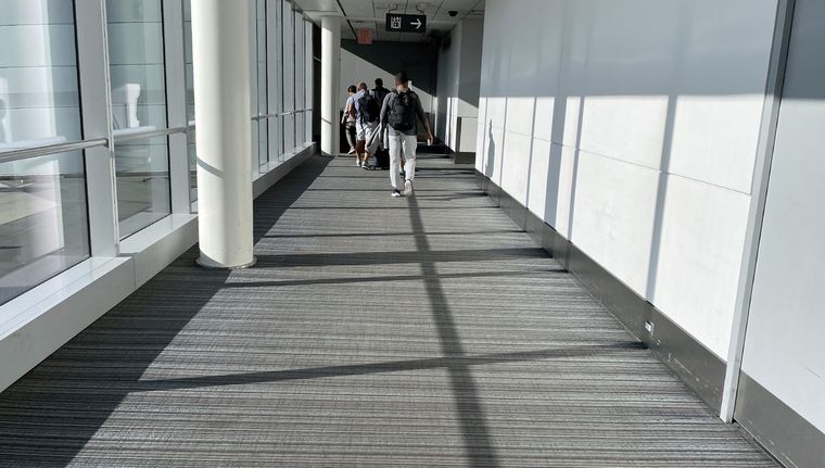 La salida de dólares por turismo toma envión y enciende luces de alerta. Foto: ALF PONCE MERCADO / MDZ