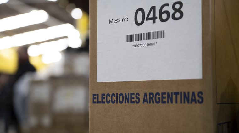 La DINE realizará este sábado un simulacro del recuento de votos para ajustar el sistema Foto: Télam