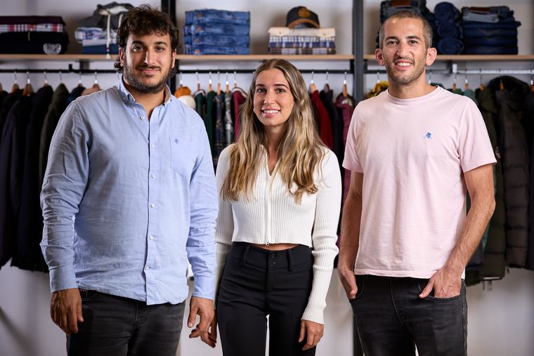 Detrás de la operación está el Grupo Oxford, conducido por los hermanos Julián, Laura y Alejo Itzkovici. Detrás de la operación está el Grupo Oxford, conducido por los hermanos Julián, Laura y Alejo Itzkovici.