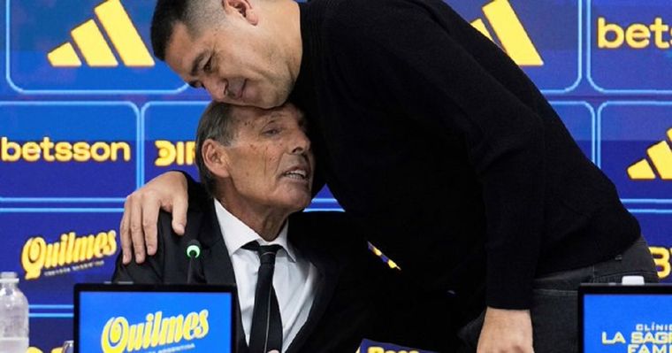 Miguel Ángel Russo junto a Juan Román Riquelme durante su presentación como DT de Boca en su tercer y último ciclo. Miguel Ángel Russo junto a Juan Román Riquelme durante su presentación como DT de Boca en su tercer y último ciclo.