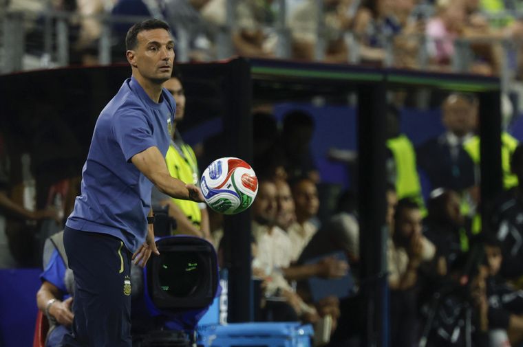 Lionel Scaloni, DT de la Selección argentina, expresó su malestar por el horario del partido en Miami frente a Cabo Verde por los 16avos de final, que será a las 18 y bajo un intenso calor.
