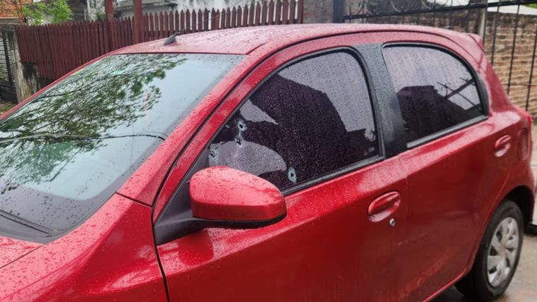 El efectivo que trabaja para Alejandra Monteoliva resutló herido en su hombro.