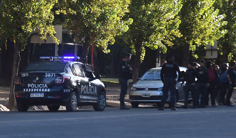 La Policía detuvo a un hombre que incumplió con una condena condicional. La secuencia quedó registrada en un video (foto ilustrativa).