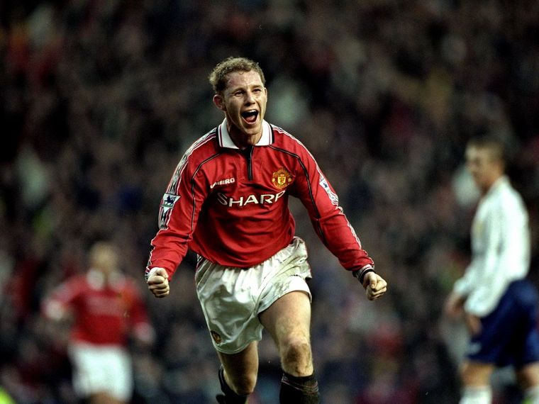 Nicky Butt es una gloria del Manchester United de los años 90. Nicky Butt es una gloria del Manchester United de los años 90.