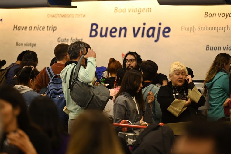 La AFIP dispuso una suba del dólar que pagar los turistas, además del tipo de cambio para ahorro. Foto: Telam