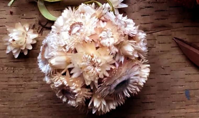 Navidad y decoración: un adorno único, natural y casero hecho con flores.&nbsp; Créditos: Future.