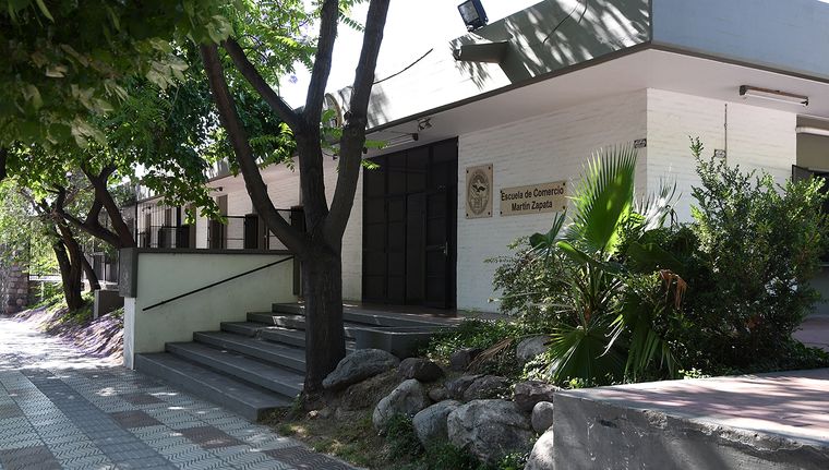 Los colegios de la zona intentan proteger a sus estudiantes. Los colegios de la zona intentan proteger a sus estudiantes.