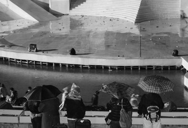 La gente se enojó en el teatro griego. Foto: MDZ