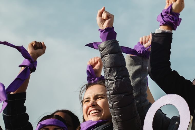 El morado representa el feminismo, porque ese color simbolizaba la sangre de cada luchadora por el derecho al voto, su conciencia de libertad y dignidad. Foto: Shutterstock