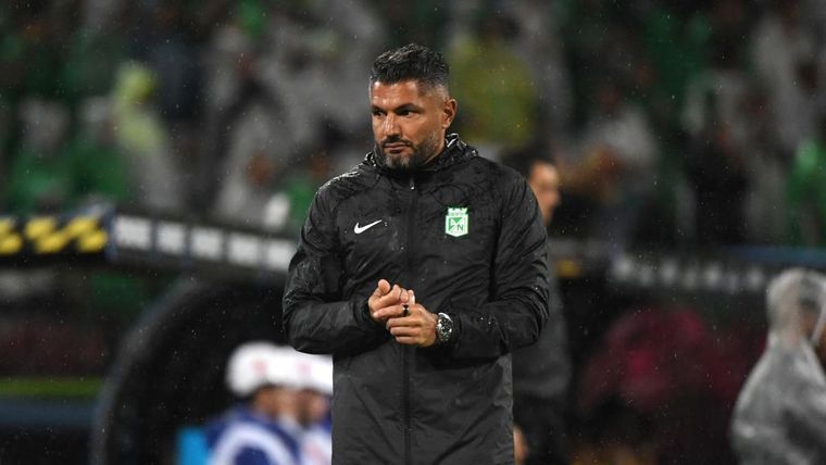 Una situación insólita le costó el cargo a Javier Gandolfi como DT de Atlético Nacional.