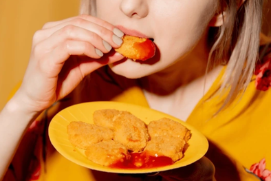 MDZol | Consumir alimentos ultraprocesados, como los nuggets de pollo, trae peligros a la salud del cerebro, según un estudio de Harvard. Foto: Shutterstock
