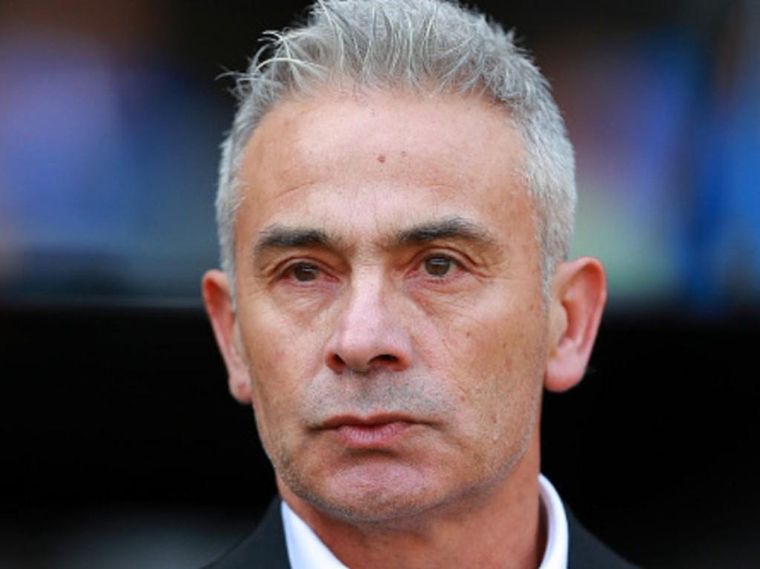 Juvenal Olmos fue entrenador del seleccionado chileno durante las Eliminatorias al Mundial de Alemania 2006. Juvenal Olmos fue entrenador del seleccionado chileno durante las Eliminatorias al Mundial de Alemania 2006.