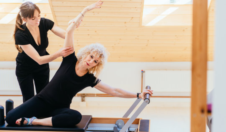 Para combatir el envejecimiento, una experta de 80 años compartió el ejercicio físico secreto adecuado. Foto: Adobe Stock