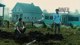 La serie arranca cuando una familia llega a un pequeño pueblo del que nadie puede salir. La serie arranca cuando una familia llega a un pequeño pueblo del que nadie puede salir.