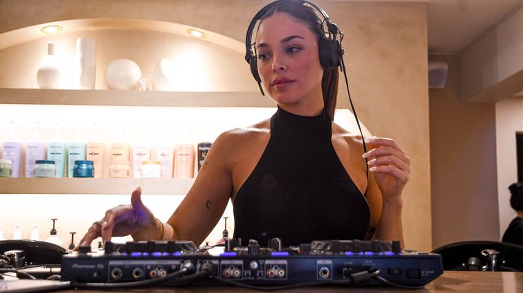 Música en vivo a cargo de Sol Gonzalez. Música en vivo a cargo de Sol Gonzalez.