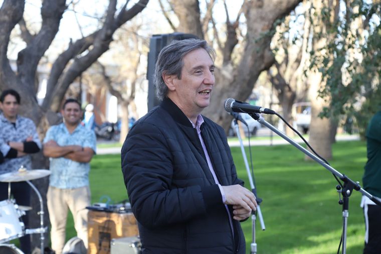 Emir Félix. Emir Félix.