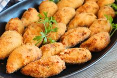 Admira esta delicia, no podrás dejar de comer uno a uno estos mejillones empanados Admira esta delicia, no podrás dejar de comer uno a uno estos mejillones empanados