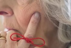 Las estadísticas vienen apuntando que las mujeres tienen el más probabilidades de padecer Alzhéimer que los hombres. Foto: GETTY IMAGES