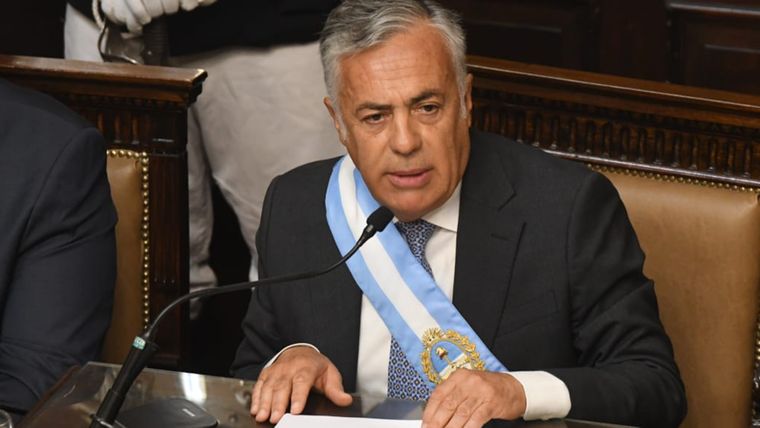 Cornejo llegó solo a la Asamblea.&nbsp;