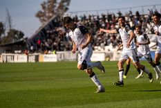 Defensor goleador. Imanol González apareció con su olfato para convertir un gol clave para las aspiraciones de Gimnasia. Defensor goleador. Imanol González apareció con su olfato para convertir un gol clave para las aspiraciones de Gimnasia.