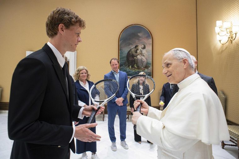 Jannik Sinner conoció al papa León XIV en el Vaticano. Foto: EFE