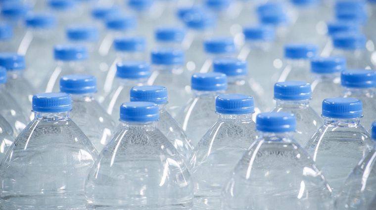 Los científicos concluyen en que es mejor para el mundo el agua de la canilla. Foto: Donaldson.