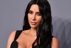 Kim Kardashian voló la red con un impresionante look.
