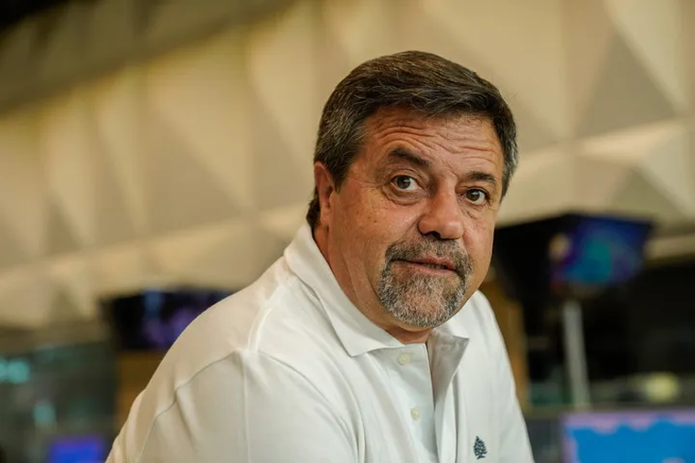 Caruso Lombardi eligió el megáfono porque hoy hace más ruido que la justicia.