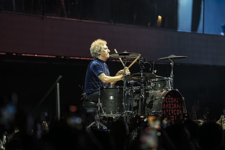 Charly Alberti en el show Ecos Soda Stereo en el Movistar Arena. Charly Alberti en el show Ecos Soda Stereo en el Movistar Arena.