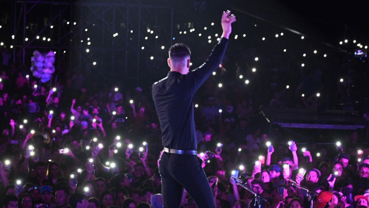 El cantante regresó con un fuerte mensaje.