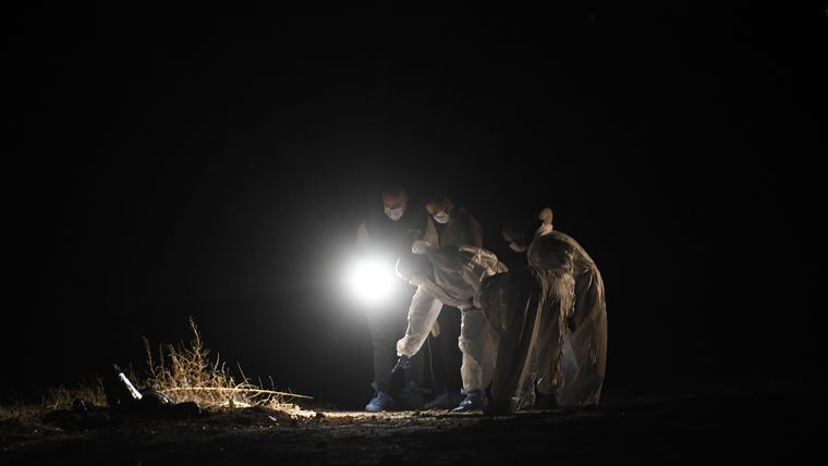 Los trabajos de la Policía Científica en la escena. Los trabajos de la Policía Científica en la escena.