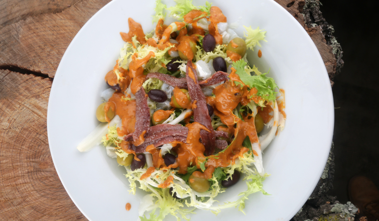 Tradicionalmente, la receta se elaboraba en grupo, fomentando la convivencia y la celebración. Tradicionalmente, la receta se elaboraba en grupo, fomentando la convivencia y la celebración.