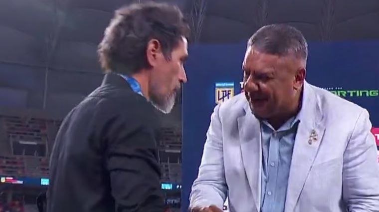 La reacción de Eduardo Domínguez al recibir la medalla volvió a exponer la tensión de Estudiantes con la AFA (Foto: Captura de imagen).