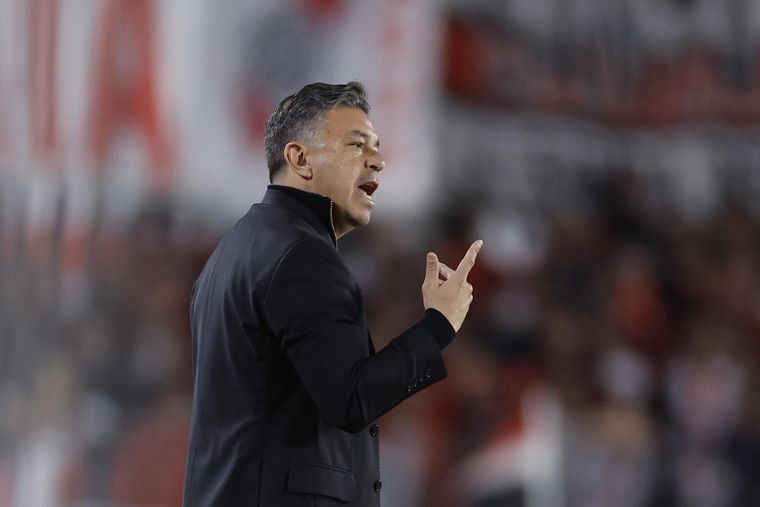 Marcelo Gallardo se cruzó con un periodista y cerró la conferencia con un “me voy a disfrutar la noche”. &nbsp;