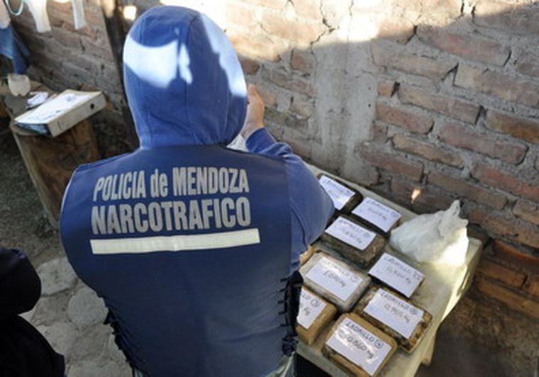 Drogas y armas, lo que encontró la Policía. Foto: Nacho Gaffuri / MDZ