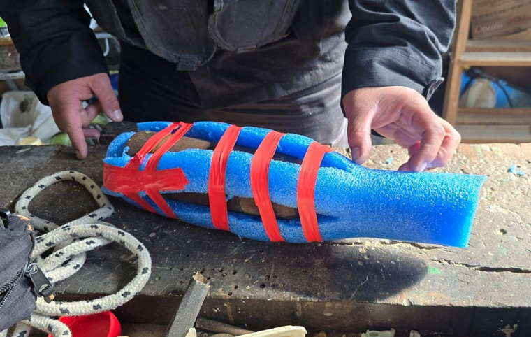 Policías y Bomberos Voluntarios de Santa Fe estuvieron a cargo de la manipulación del proyectil que encontraron en la escuela. Policías y Bomberos Voluntarios de Santa Fe estuvieron a cargo de la manipulación del proyectil que encontraron en la escuela.