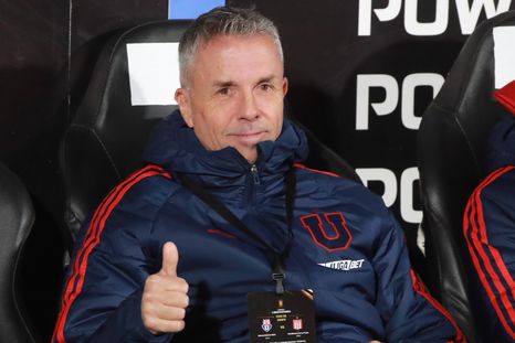 Gustavo Álvarez, el DT que comenzó casi de casualidad y hoy le toca un desafío pesado. Su recorrido y los logros que lo pusieron en el radar de un grande del fútbol argentino. Gustavo Álvarez, el DT que comenzó casi de casualidad y hoy le toca un desafío pesado. Su recorrido y los logros que lo pusieron en el radar de un grande del fútbol argentino.