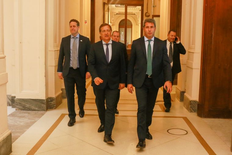 Rodolfo Suarez y Sergio Uñac, gobernadores de Mendoza y San Juan respectivamente. Foto: Gobierno de Mendoza