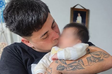 El bebé Lorenzo ya no necesita asistencia respiratoria tras graves quemaduras pero continuará internado.